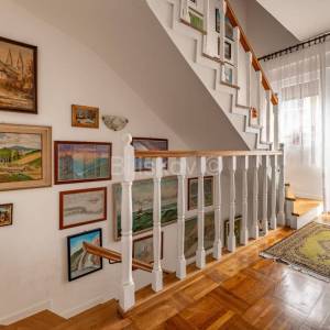 Prodaja, Zagreb, blizina Vinogradske, prostrana trokatnica, okućnica