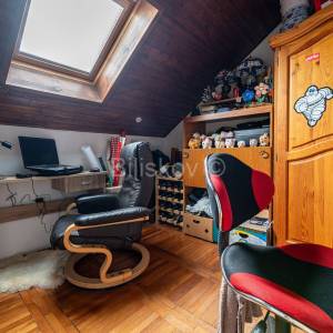 Prodaja, Zagreb, blizina Vinogradske, prostrana trokatnica, okućnica