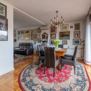 Prodaja, Zagreb, blizina Vinogradske, prostrana trokatnica, okućnica