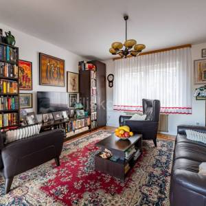 Prodaja, Zagreb, blizina Vinogradske, prostrana trokatnica, okućnica