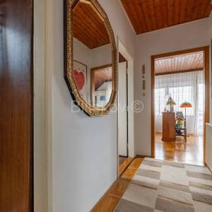 Prodaja, Zagreb, blizina Vinogradske, prostrana trokatnica, okućnica