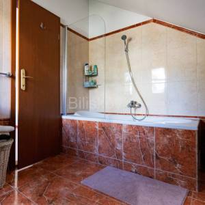 Prodaja, Zagreb, Borčec, prekrasna kuća na tri etaže, terasa, garaža