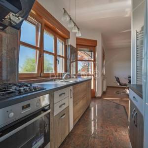 Prodaja, Zagreb, Borčec, prekrasna kuća na tri etaže, terasa, garaža