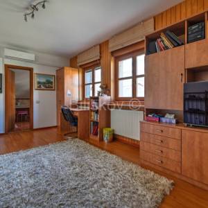 Prodaja, Zagreb, Borčec, prekrasna kuća na tri etaže, terasa, garaža