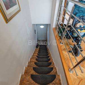 Prodaja, Zagreb, Donja Kustošija, šesterosoban dvoetažni stan