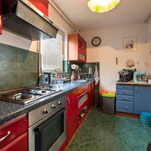 Prodaja, Zagreb, Donja Kustošija, šesterosoban dvoetažni stan