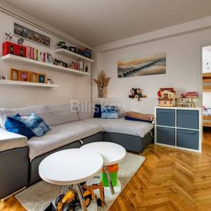 Prodaja, Zagreb, Donja Kustošija, šesterosoban dvoetažni stan