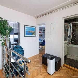 Prodaja, Zagreb, Donja Kustošija, šesterosoban dvoetažni stan