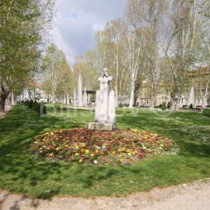 Prodaja, Zagreb, Donji grad, vrhunski peterosoban stan, 2. kat, lift