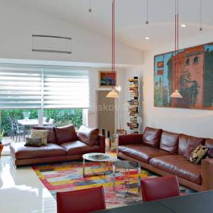 Prodaja, Zagreb, Kanal moderno dizajnirana troetažna dvojna kuća, lift