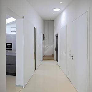 Prodaja, Zagreb, Kanal moderno dizajnirana troetažna dvojna kuća, lift