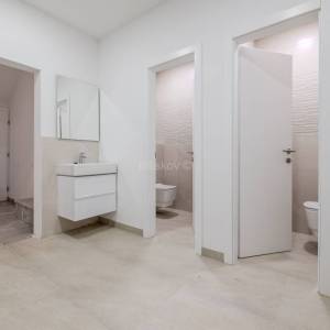 Prodaja, Zagreb, Kvaternikov trg, poslov. prostor u  zgradi