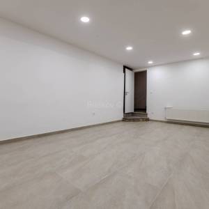 Prodaja, Zagreb, Kvaternikov trg, poslov. prostor u  zgradi