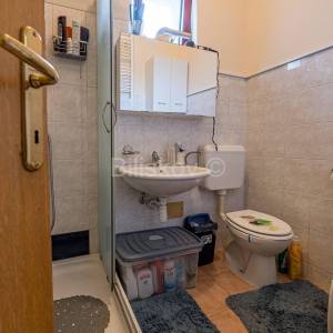 Prodaja, Zagreb, Laščina, prekrasna kuća s tri stana, parking