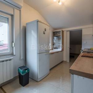 Prodaja, Zagreb, Laščina, prekrasna kuća s tri stana, parking