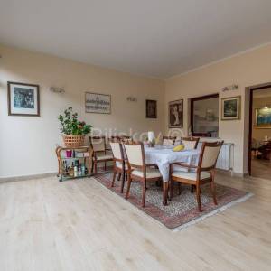 Prodaja, Zagreb, Laščina, prekrasna kuća s tri stana, parking