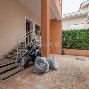 Prodaja, Zagreb, Laščina, prekrasna kuća s tri stana, parking