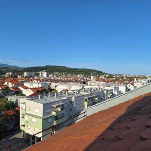Prodaja, Zagreb, Malešnica, dvoetažan stan 135 m2, lift, javni parking