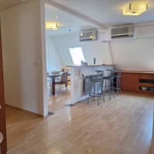 Prodaja, Zagreb, Malešnica, dvoetažan stan 135 m2, lift, javni parking