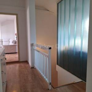 Prodaja, Zagreb, Malešnica, dvoetažan stan 135 m2, lift, javni parking