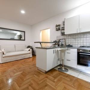 Prodaja, Zagreb, Pantovčak, trosoban stan  49 m2 prizemlje