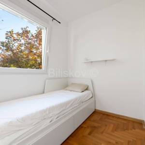 Prodaja, Zagreb, Pantovčak, trosoban stan  49 m2 prizemlje