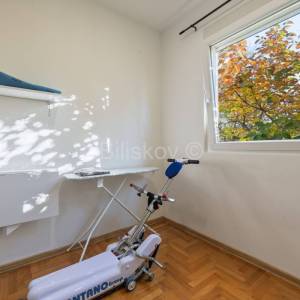 Prodaja, Zagreb, Pantovčak, trosoban stan  49 m2 prizemlje