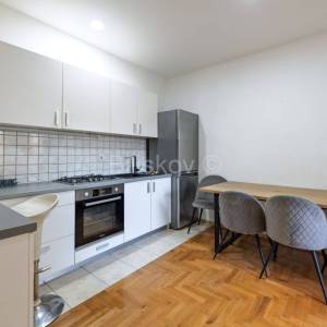 Prodaja, Zagreb, Pantovčak, trosoban stan  49 m2 prizemlje