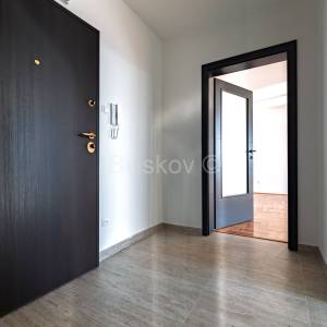 Prodaja, Zagreb, Ravnice, komforan dvosoban stan 63 m2, 2 lifta