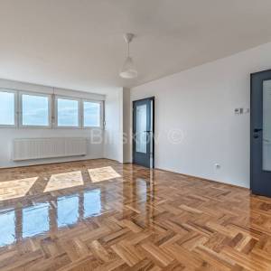 Prodaja, Zagreb, Ravnice, komforan dvosoban stan 63 m2, 2 lifta