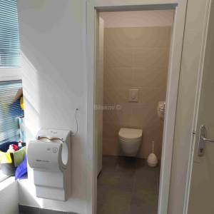 Prodaja, Zagreb, Rudeš, poslovni prostor, 1. kat, parking, spremište