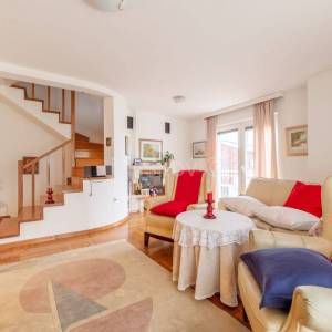 Prodaja, Zagreb, Šestine, lijepa peterosobna dvojna kuća, 4 etaže