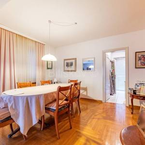 Prodaja, Zagreb, Šestine, lijep peterosoban stan, 4 etaže, dvojna kuća