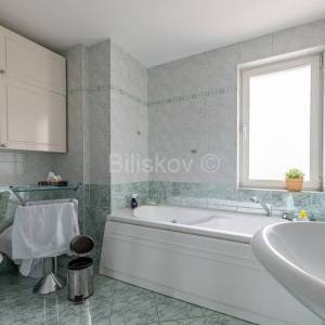 Prodaja, Zagreb, Šestine, lijep peterosoban stan, 4 etaže, dvojna kuća