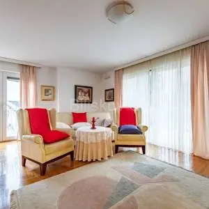 Prodaja, Zagreb, Šestine, lijep peterosoban stan, 4 etaže, dvojna kuća