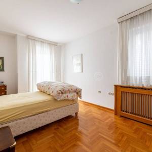 Prodaja, Zagreb, Šestine, samostojeća kuća, 2 stana, garaže