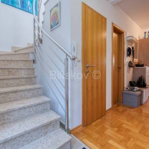 Prodaja, Zagreb, Sesvete, 5-soban stan, terasa, 2VPM