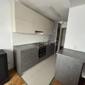 Prodaja, Zagreb, Trešnjevka, prekrasan trosoban stan, loggia