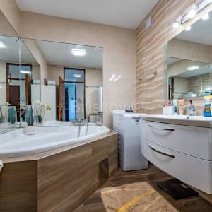 Prodaja, Zagreb, Trešnjevka, stan 105 m2 + prodaja 2 garaže