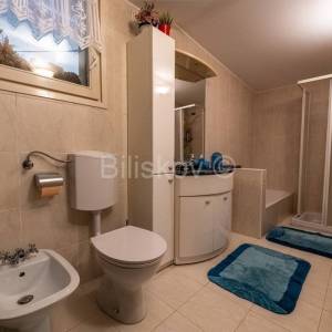 Prodaja, Zagreb, Trg Sv. Marka, komforan peterosoban stan, potkrovlje