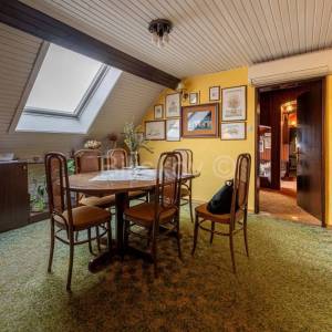 Prodaja, Zagreb, Trg Sv. Marka, komforan peterosoban stan, potkrovlje