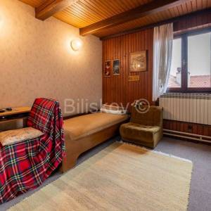 Prodaja, Zagreb, Trg Sv. Marka, komforan peterosoban stan, potkrovlje