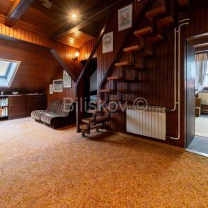 Prodaja, Zagreb, Trg Sv. Marka, komforan peterosoban stan, potkrovlje