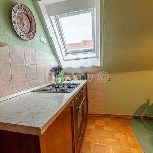 Prodaja, Zagreb, Trg Sv. Marka, komforan peterosoban stan, potkrovlje