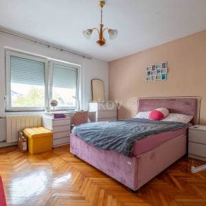 Prodaja, Zagreb, Trnava, samostojeća kuća sa 3 stana, garaža, 4 PM