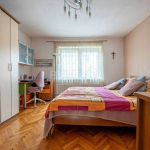 Prodaja, Zagreb, Trnava, samostojeća kuća sa 3 stana, garaža, 4 PM