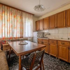 Prodaja, Zagreb, Trnava, samostojeća kuća sa 3 stana, garaža, 4 PM