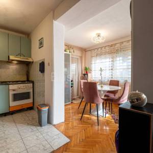 Prodaja, Zagreb, Trnava, samostojeća kuća sa 3 stana, garaža, 4 PM