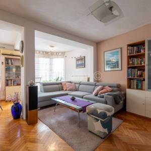 Prodaja, Zagreb, Trnava, samostojeća kuća sa 3 stana, garaža, 4 PM