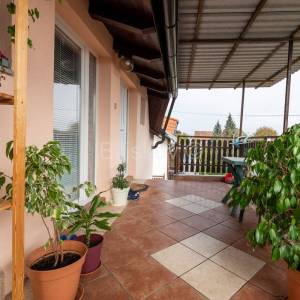 Prodaja, Zagreb, Trnava, samostojeća kuća sa 3 stana, garaža, 4 PM